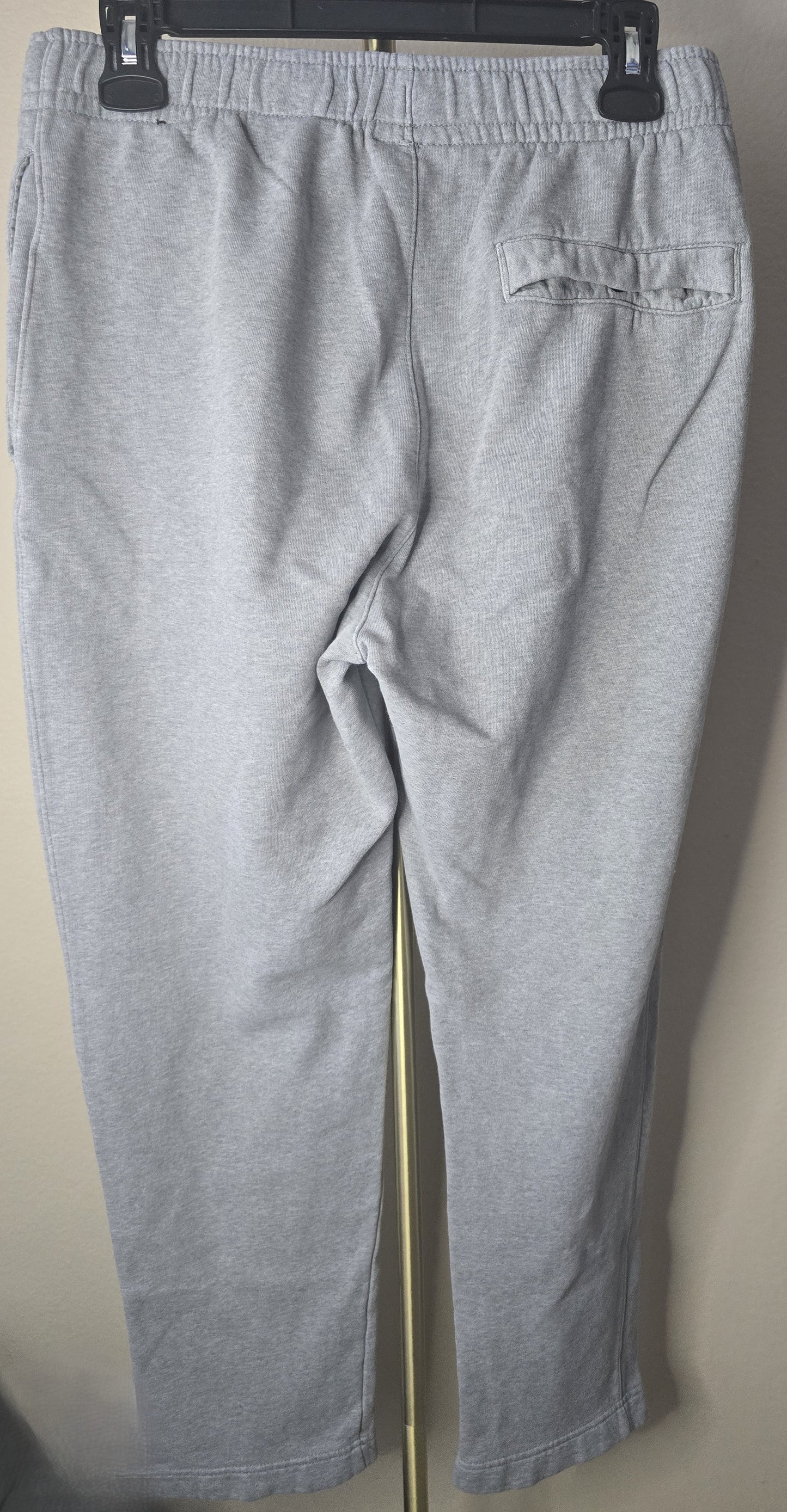 Pre-Loved & Cozy: Grey Nike Fleece Sweatpants size M