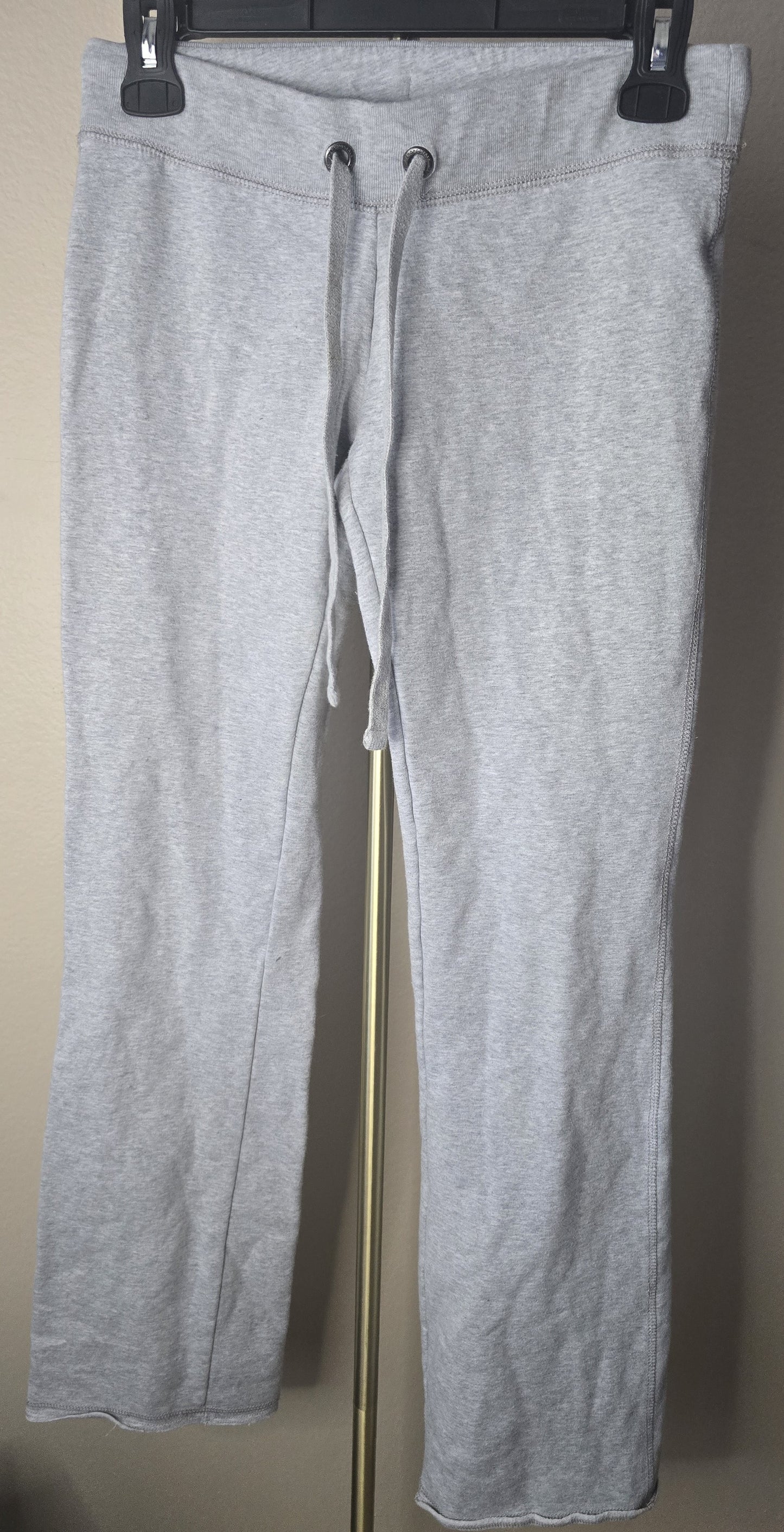Cozy & Casual: Pre-Loved Aeropostale Grey Sweatpants (Women's Small)