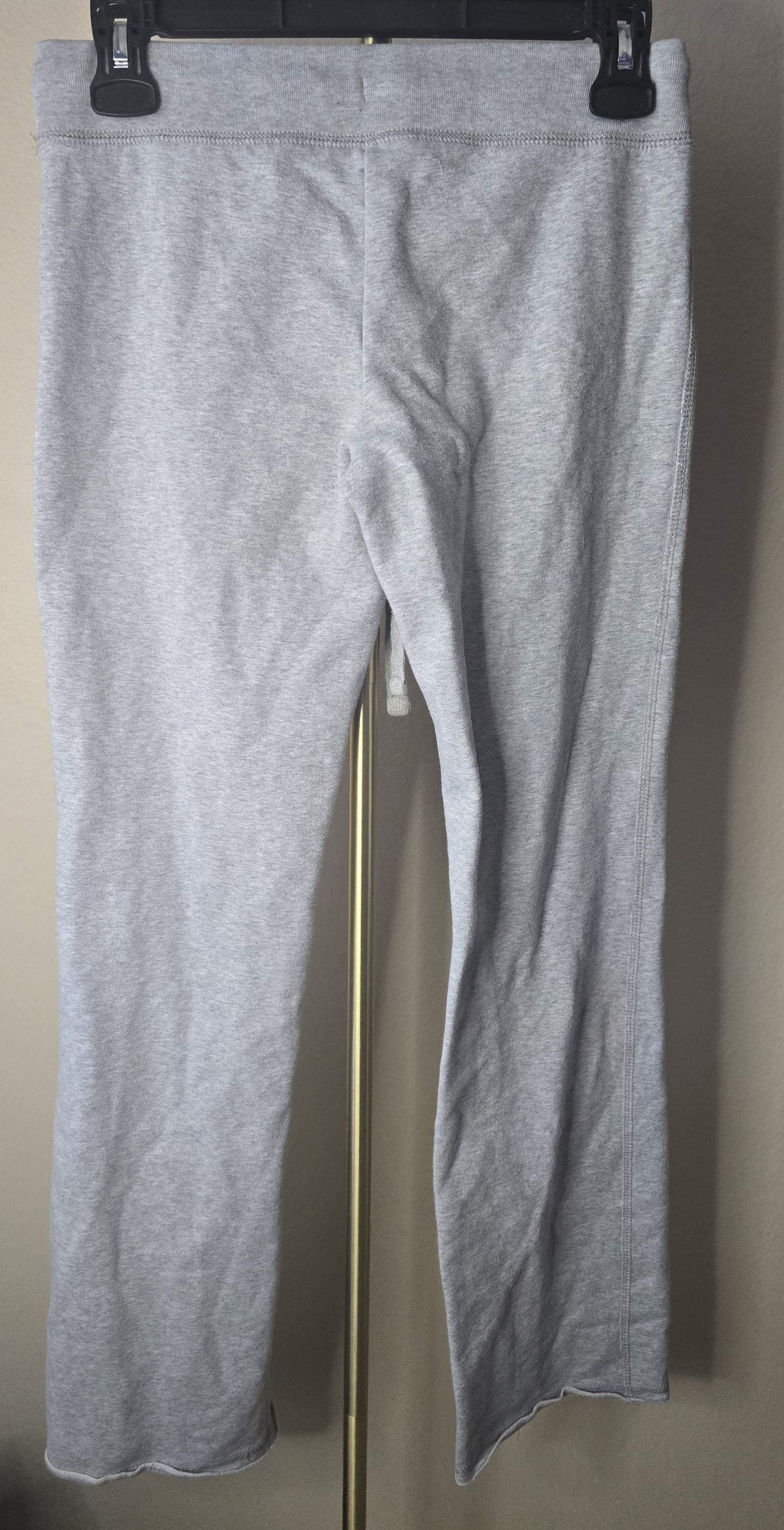 Cozy & Casual: Pre-Loved Aeropostale Grey Sweatpants (Women's Small)