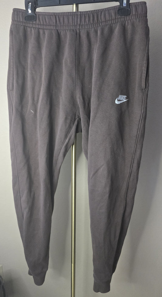Classic Comfort: Pre-Loved Brown Nike Fleece Joggers (Men's Medium)