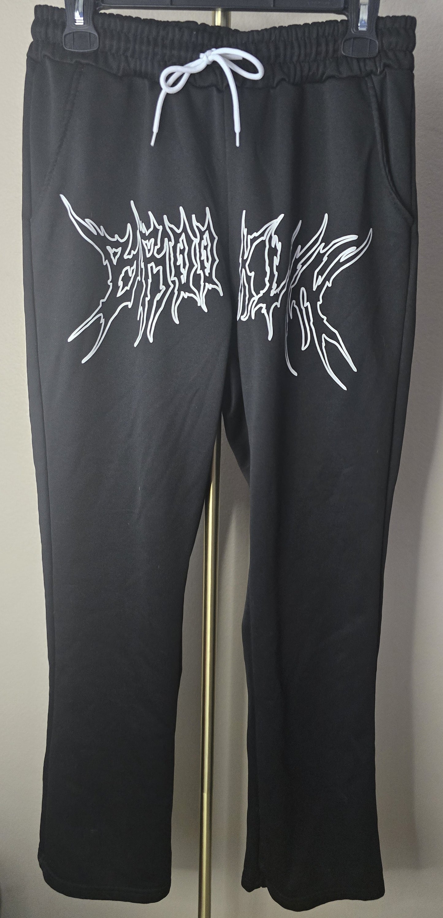 Edgy Comfort: Pre-Loved Manfinity Black Graphic Sweatpants (Men's Medium)