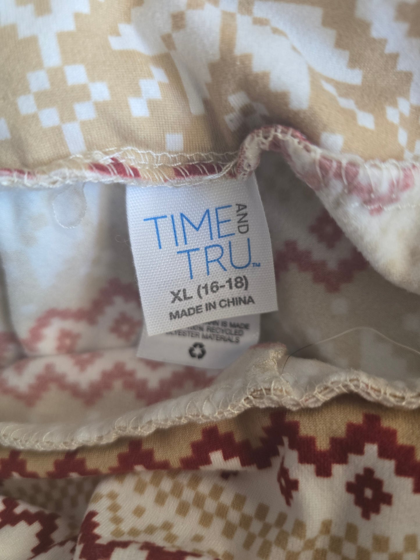 Cozy & Festive: Pre-Loved Time and Tru Holiday Leggings (Women's XL 16-18)