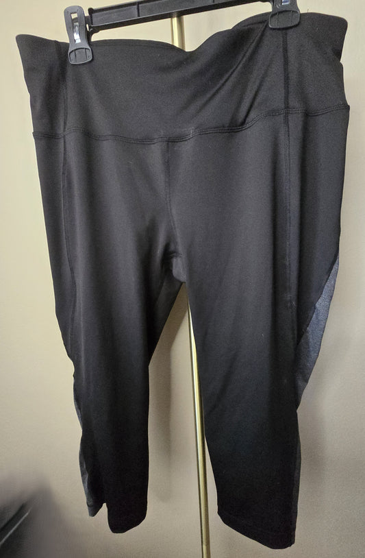 Sleek & Sporty: Pre-Loved Velocity Black Activewear Leggings with Grey Panels (Women's 1X)