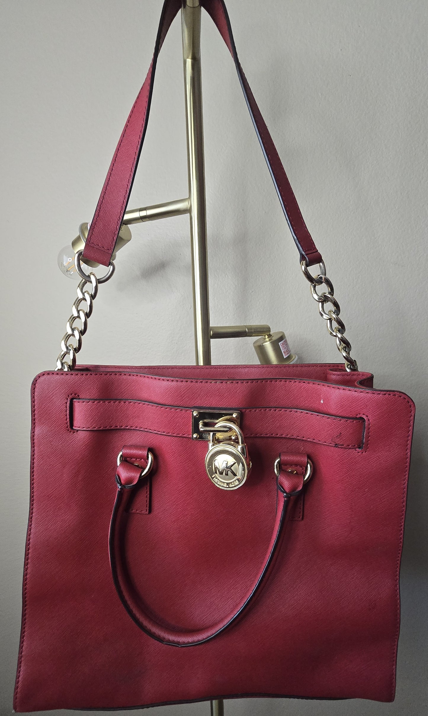 Sophisticated & Spacious: Pre-Loved Michael Kors Saffiano Leather Satchel in Red