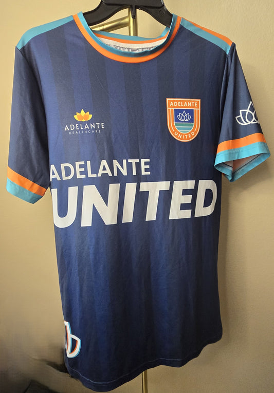 Classic Comfort: Pre-Loved United Sports Gear Blue T-Shirt (Youth Medium)