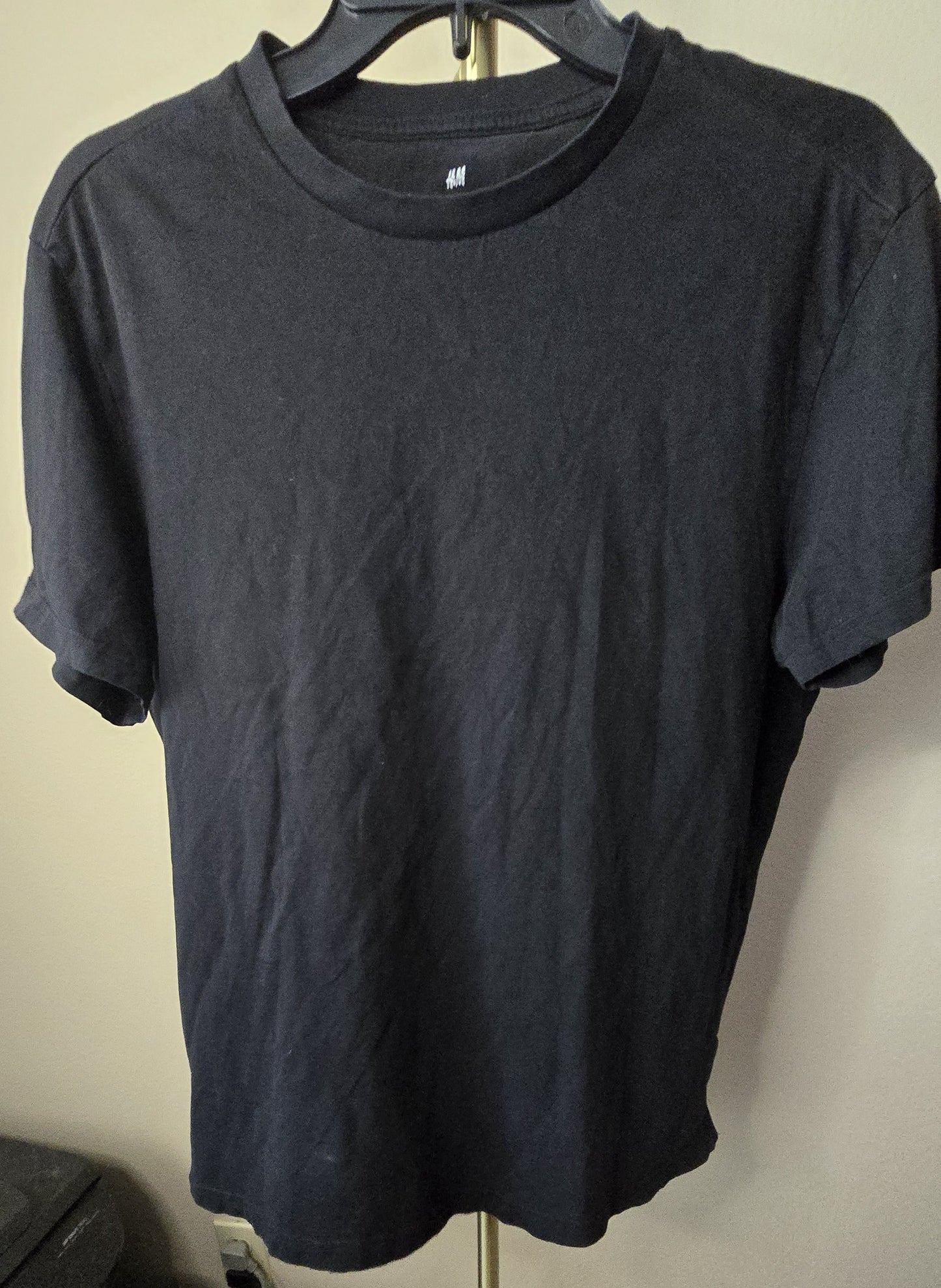 Everyday Essential: Pre-Loved H&M Black Basic T-Shirt (Men's Medium)