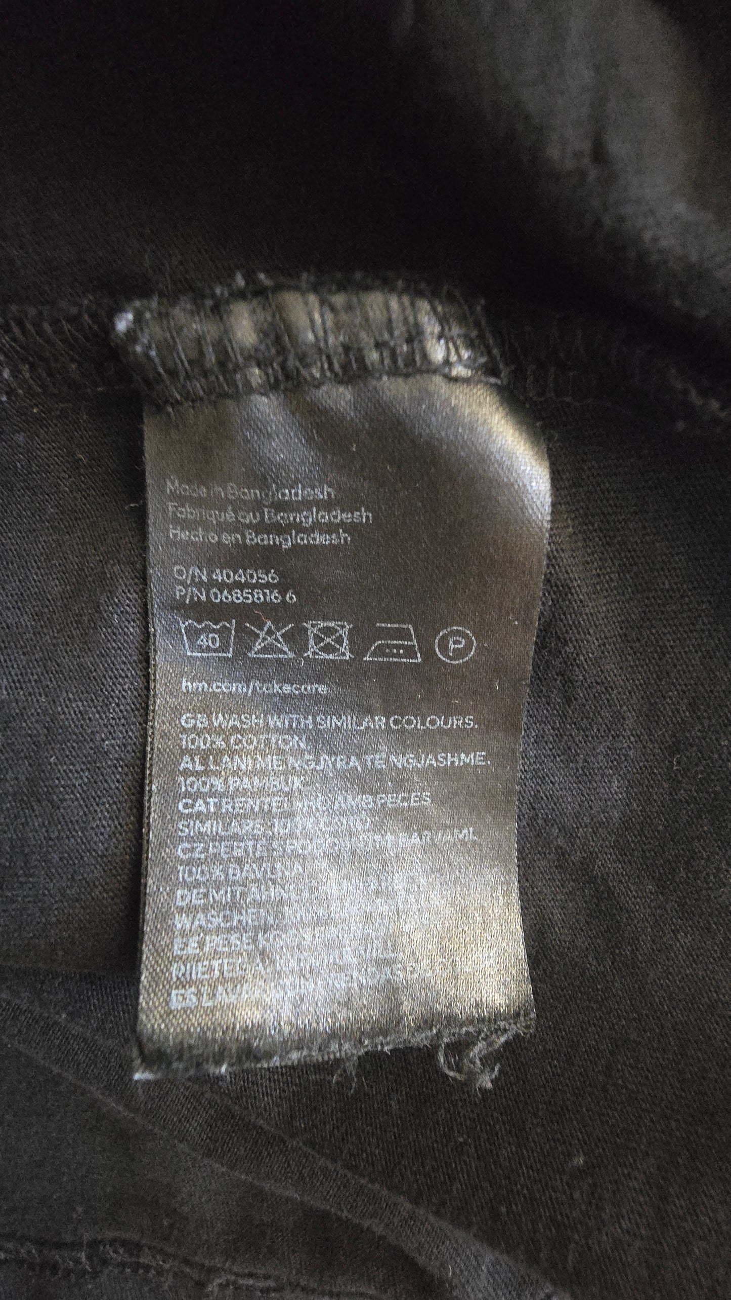 Everyday Essential: Pre-Loved H&M Black Basic T-Shirt (Men's Medium)