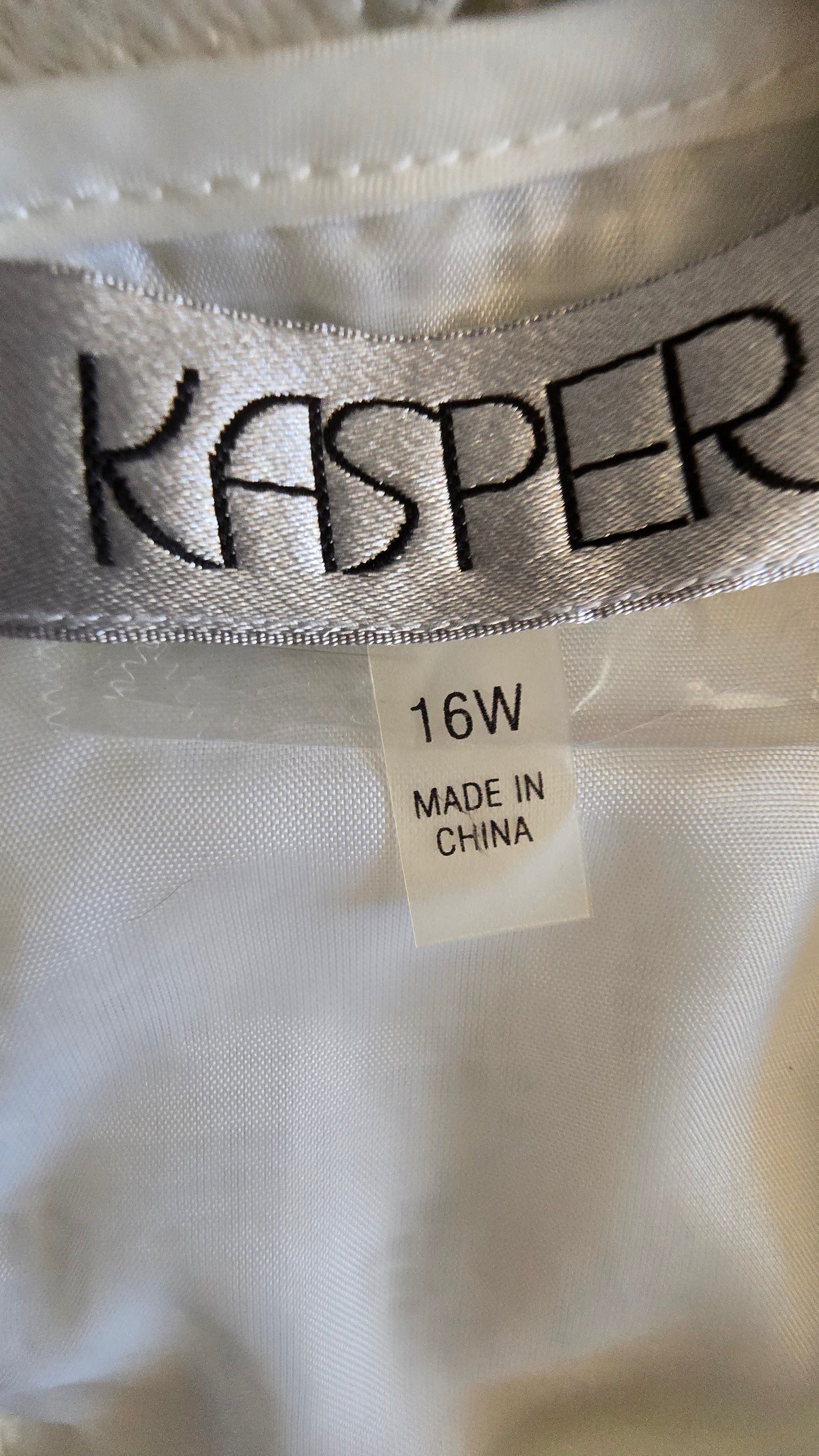 Effortlessly Chic: Pre-Loved Kasper White Sleeveless Top size 16W