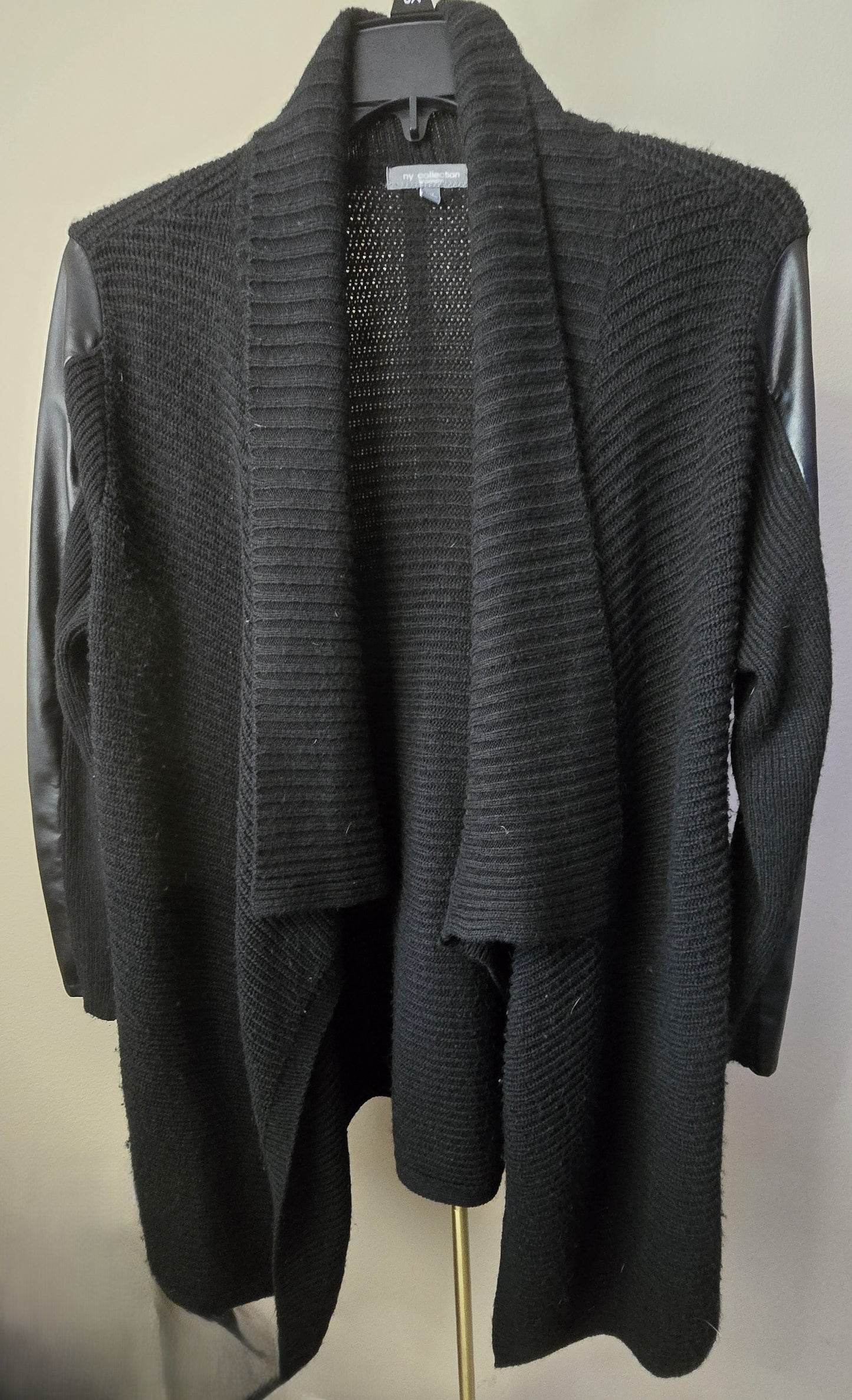 Edgy & Cozy: Pre-Loved Open-Front Sweater with Faux Leather Sleeves size 1X