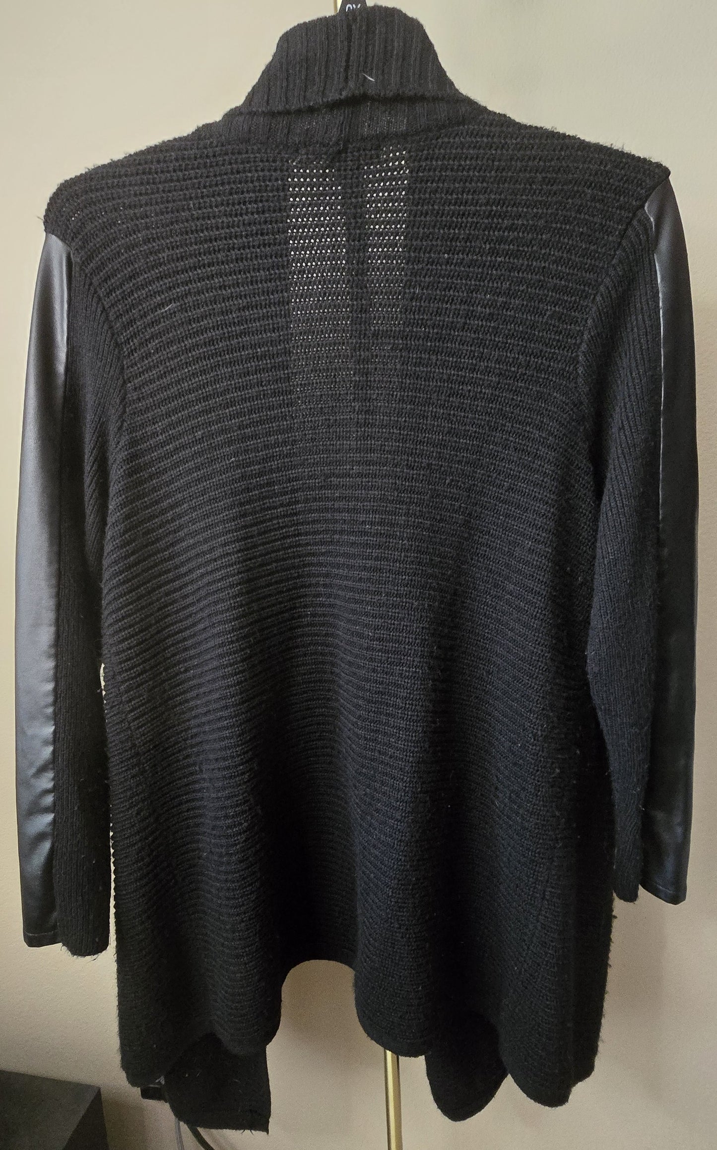 Edgy & Cozy: Pre-Loved Open-Front Sweater with Faux Leather Sleeves size 1X