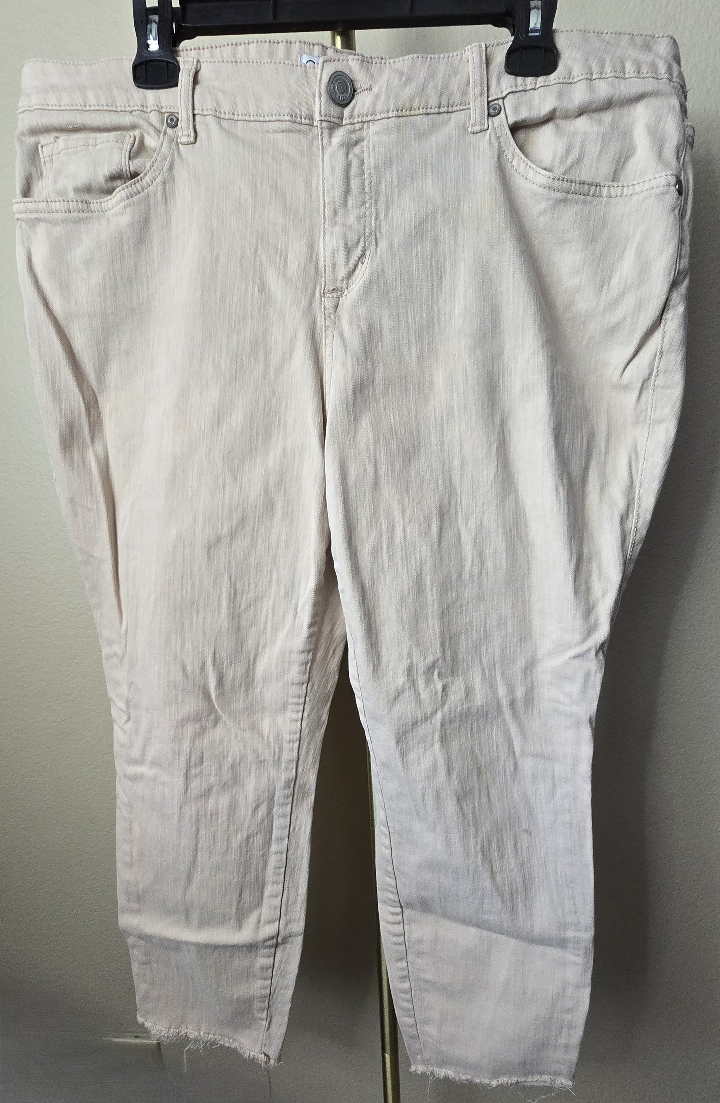 Summer Style: Pre-Loved Code Bleu Light Pink Crop Pants (Women's 18W)