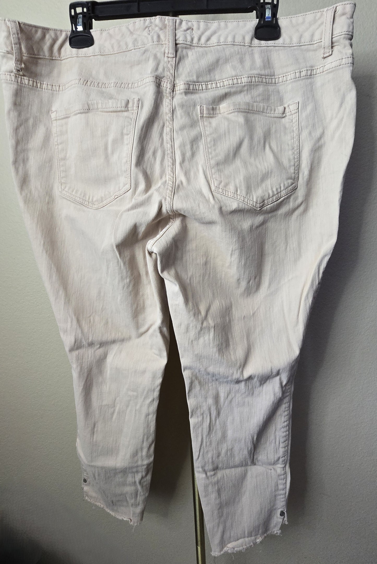 Summer Style: Pre-Loved Code Bleu Light Pink Crop Pants (Women's 18W)