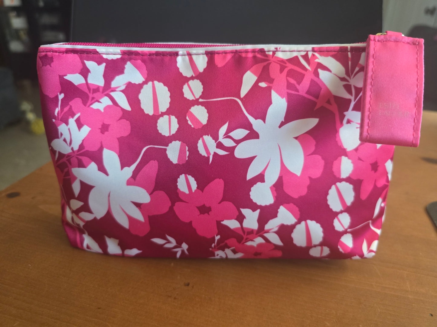 NEW ESTEE LAUDER Make-up bag cosmetic Pink/White flowers zipper