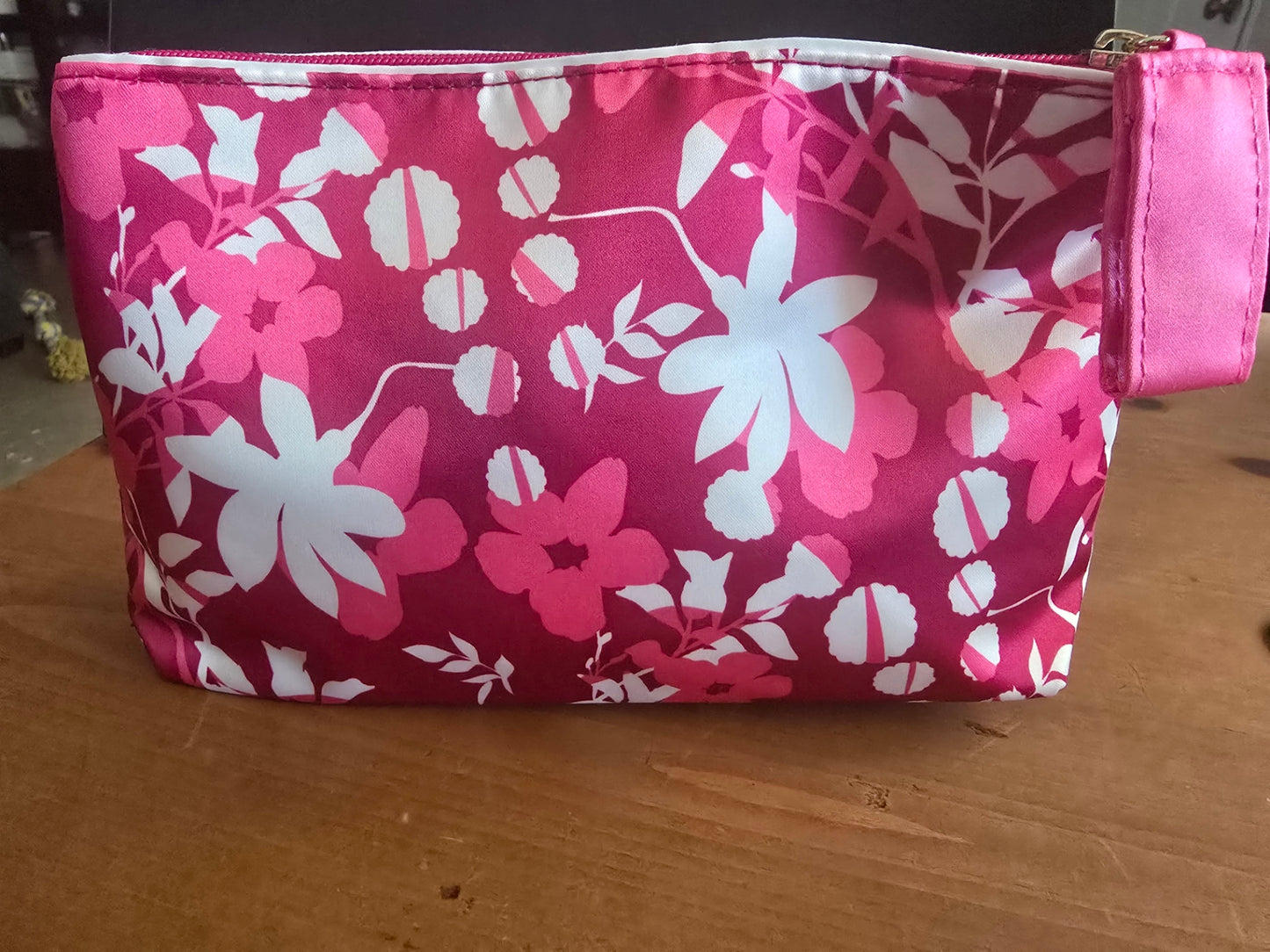 NEW ESTEE LAUDER Make-up bag cosmetic Pink/White flowers zipper