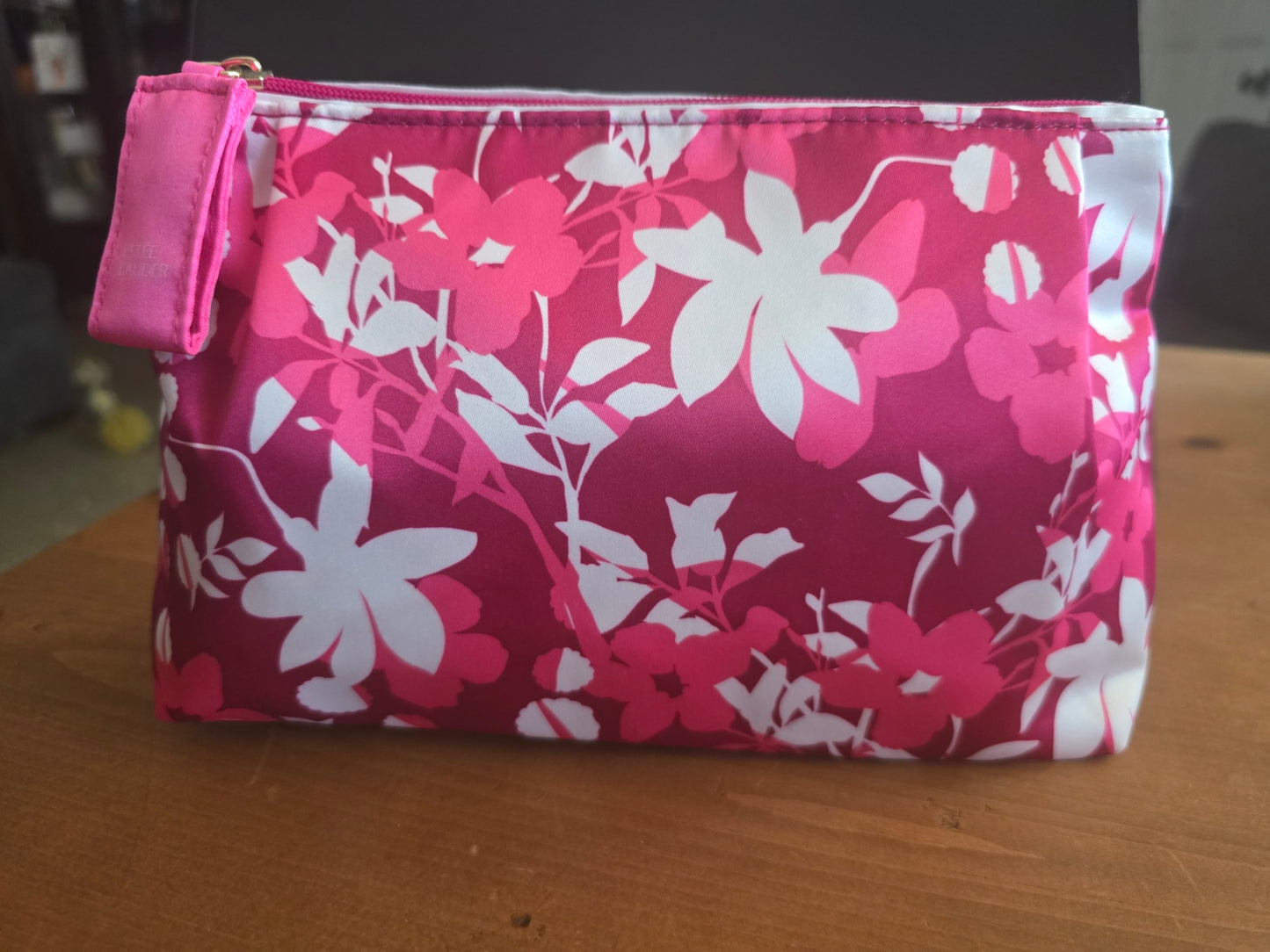 NEW ESTEE LAUDER Make-up bag cosmetic Pink/White flowers zipper